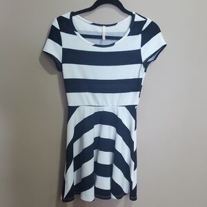 Crece Black and White Striped Dress Size Medium